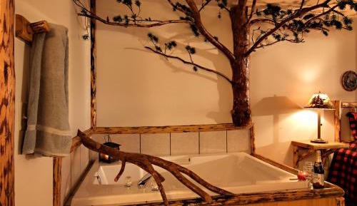 Queen Room with Whirlpool
