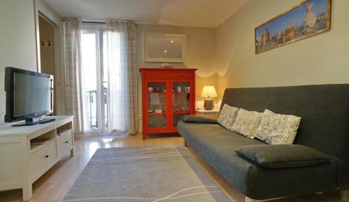 One-Bedroom Apartment - Roser 7