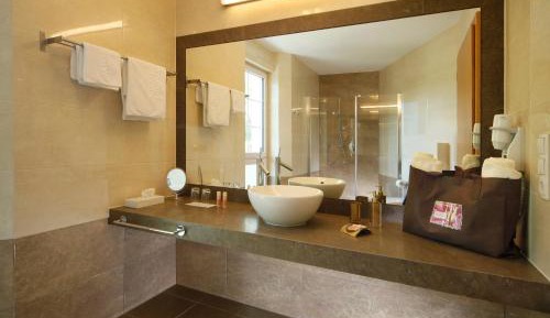 Suite with Mountain View
