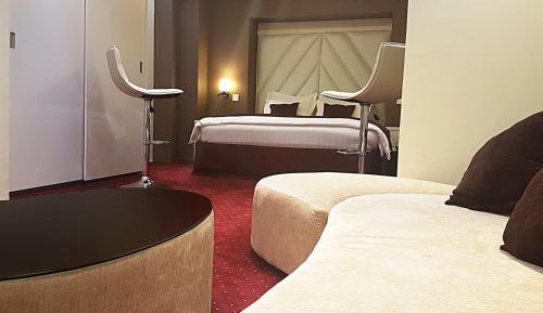 Deluxe Suite with Spa Bath