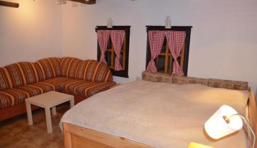 Deluxe Double Room (2 Adults + 2 Children)