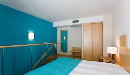 Family Room (2 Adults + 2 Children)