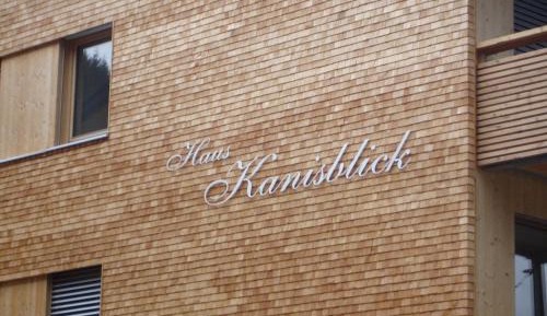 Apartment with Mountain View