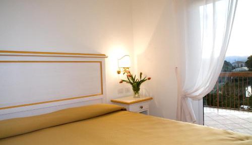 Two-Bedroom Deluxe Apartment with Balcony