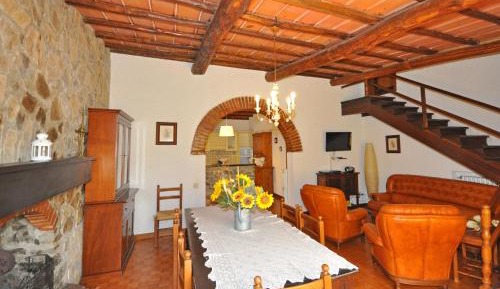 Three-Bedroom Country House