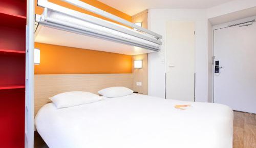 Triple Room (1 Double Bed + 1 Single Bed)