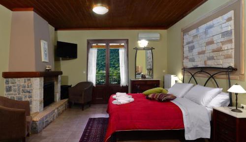 Deluxe Double or Twin Room with Mountain View