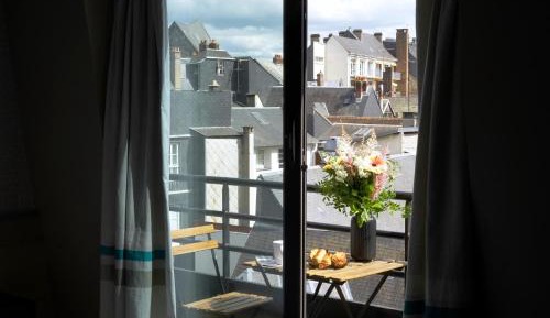 Superior Queen Room with Balcony and City View - Non-Smoking