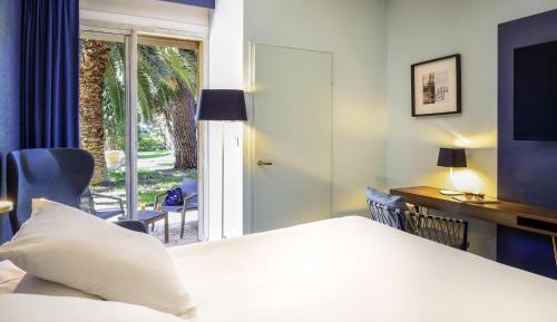 Classic Double Room with Garden View