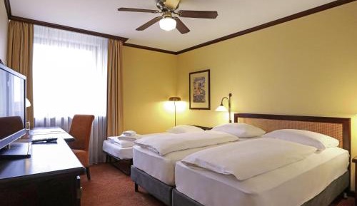 Classic Room with One Double Bed and One Single Bed