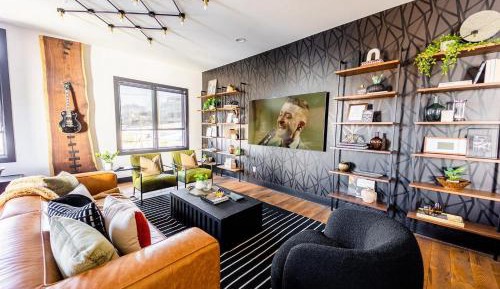 Eight-Bedroom Holiday Home