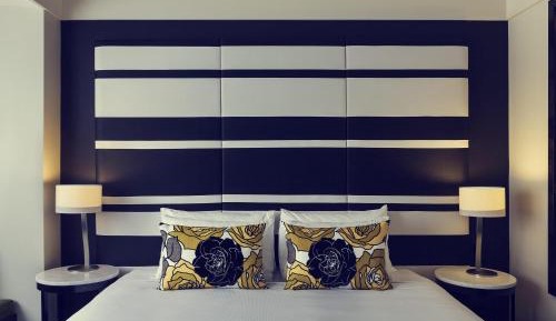 Superior Queen Room - City side