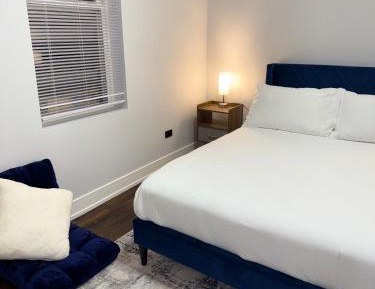 Deluxe Queen Suite