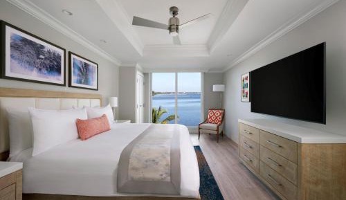 Three-Bedroom Villa with Two King Beds, Two Queen Beds and Harbor View