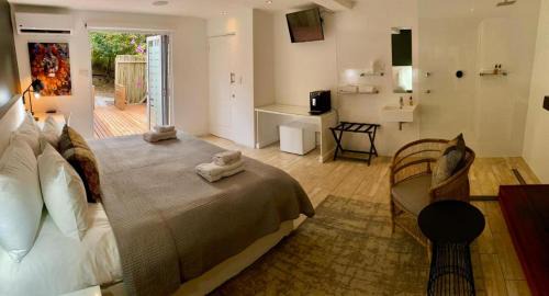 Classic Private Room with Fireplace