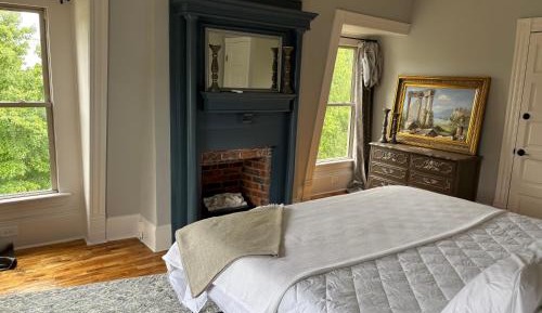 Deluxe King Suite