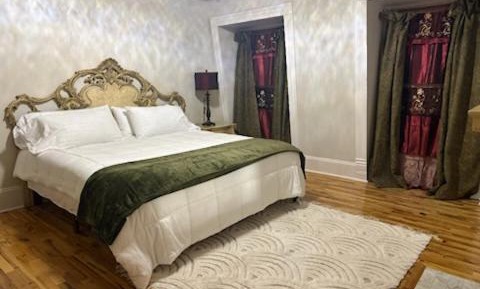 Deluxe King Suite