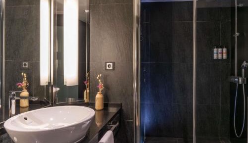 Premium Room with One Double Bed and One Single Bed 