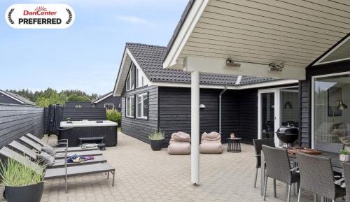 Eight-Bedroom Holiday Home