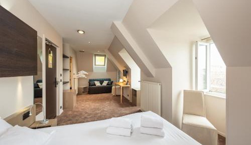 Family Suite overlooking the place