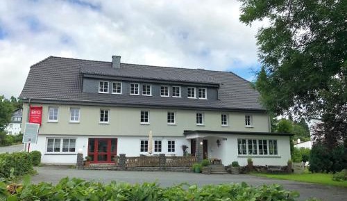 Ten-Bedroom Holiday Home