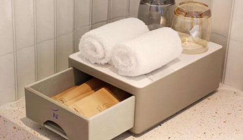 Executive Suite with One King-Size Bed City View and Club Lounge Access