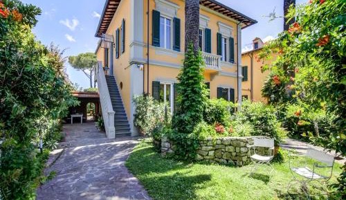 Five-Bedroom Holiday Home