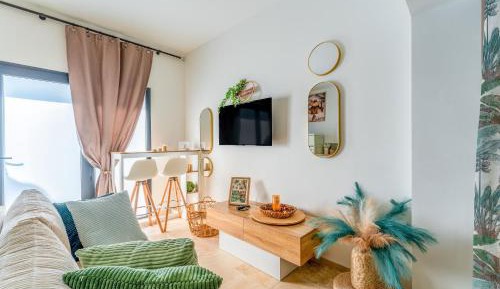 Superior One-Bedroom Apartment