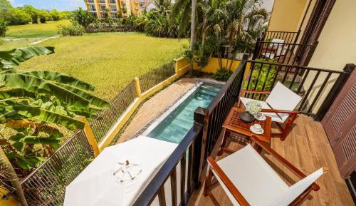 Villa with Garden View