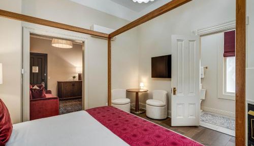 King Suite with Pool View