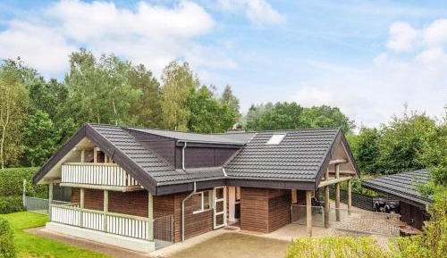 Five-Bedroom Holiday Home