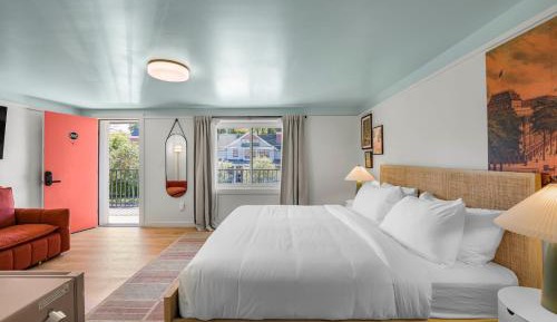 Deluxe King Room