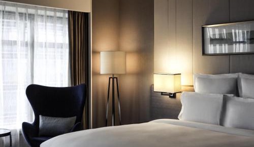 Deluxe King Room with City View