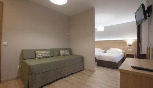 Quadruple Room with Private Bathroom