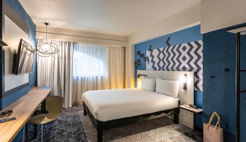 Family Room with One Queen Bed and Double Sofa Bed