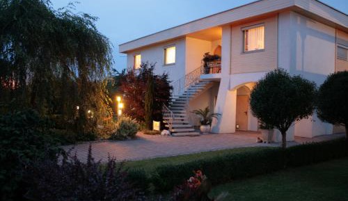 Apartment with Garden View