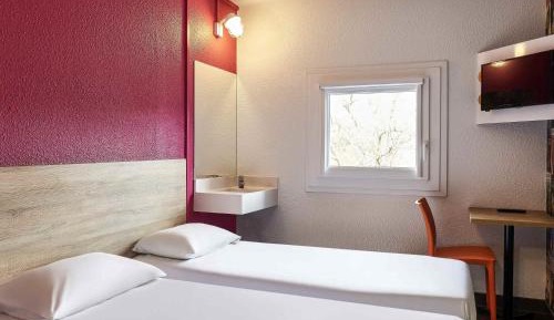 Side-Car Twin Room with Shared Bathroom