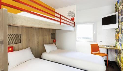 Break Bedroom with Twin Beds and One Bunk Bed