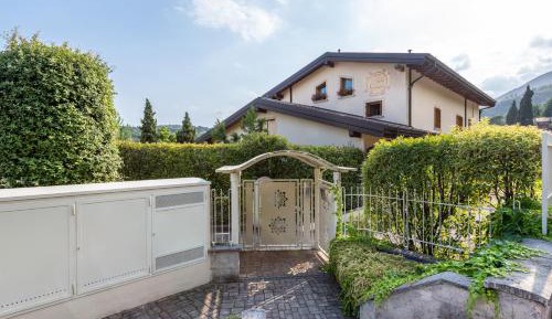 Superior One-Bedroom Apartment