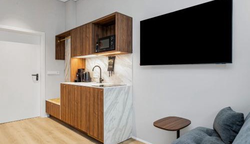 Queen Studio with Full Kitchen and Single Sofa Bed