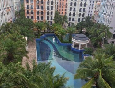 One-Bedroom Apartment with City View