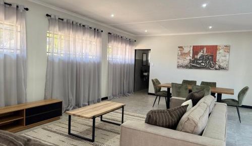 Five-Bedroom Deluxe Apartment