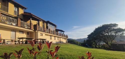 One-Bedroom Apartment with Sea View