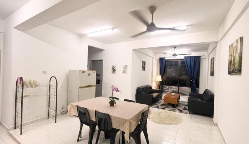 Three-Bedroom Apartment with Mountain View