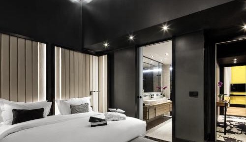 Kafka Suite with One King Bed and Sofa - City View