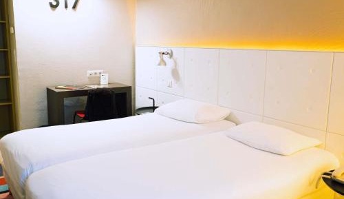 Standard Twin Room - Non-Smoking