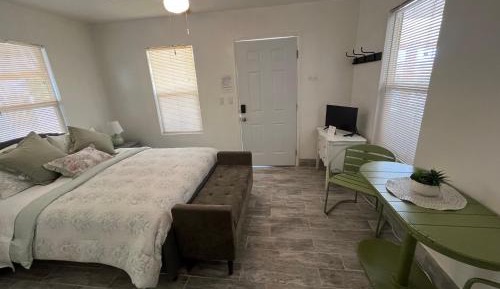 One-Bedroom Apartment - Non-Smoking