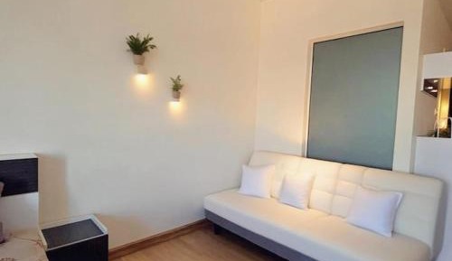 One-Bedroom Apartment with Balcony