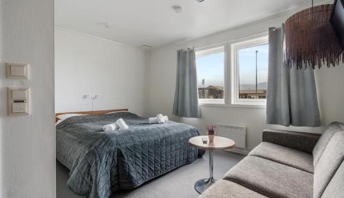 Deluxe Double Room with Side Sea View