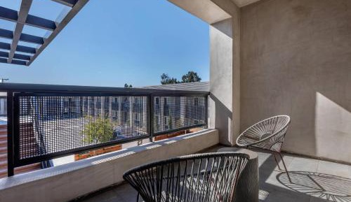 Deluxe Room, 1 King Bed, Balcony, Non Smoking